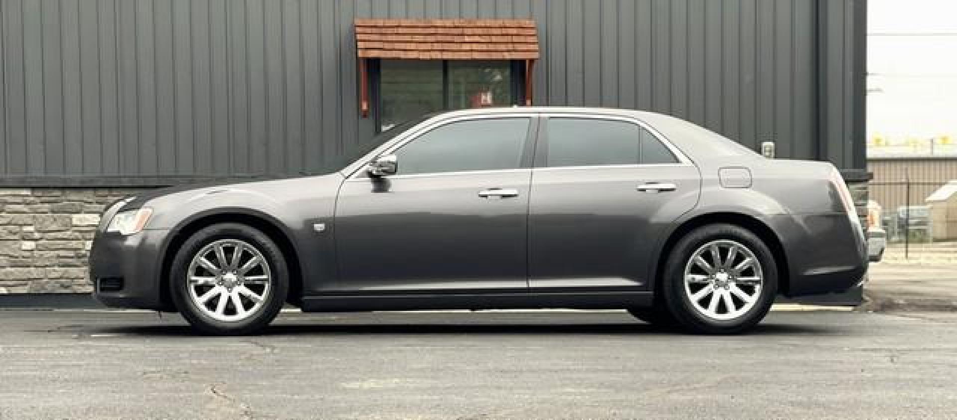 2013 GRANITE CHRYSTAL METALLIC CHRYSLER 300 (2C3CCAET3DH) with an V8,5.7L(345 CID),OHV engine, AUTOMATIC transmission, located at 14600 Frazho Road, Warren, MI, 48089, (586) 776-3400, 42.485996, -82.974220 - Photo#8