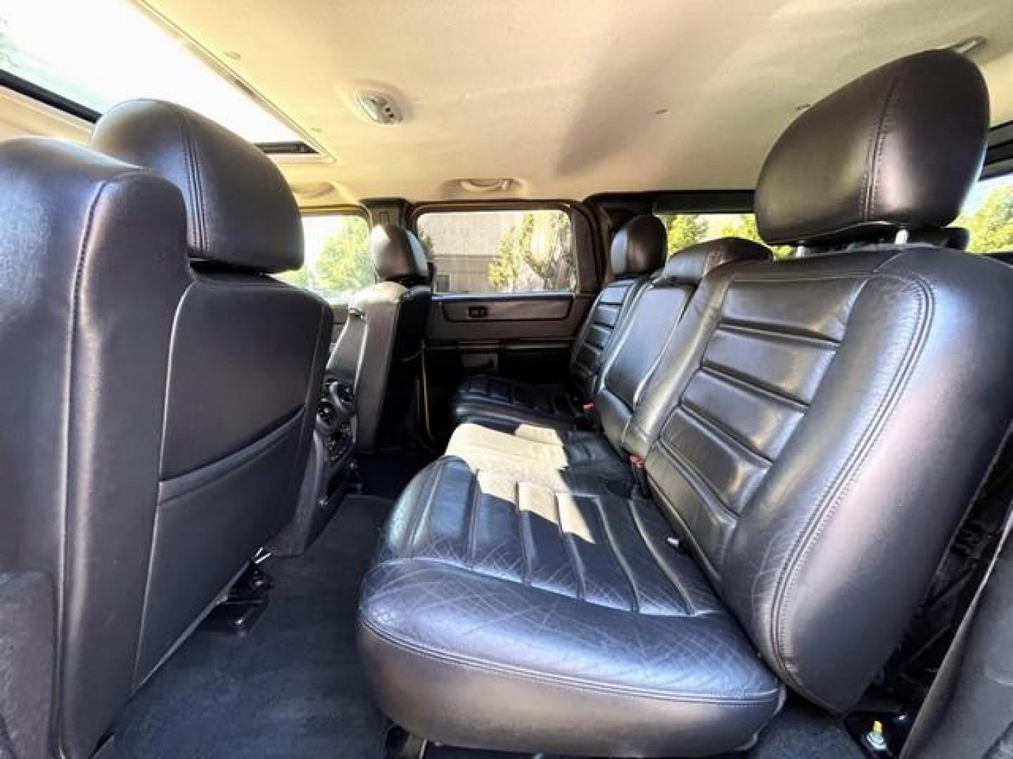 2007 YELLOW HUMMER H2 (5GRGN23U57H) with an V8,6.0L(364 CID),OHV engine, AUTOMATIC transmission, located at 14600 Frazho Road, Warren, MI, 48089, (586) 776-3400, 42.485996, -82.974220 - Photo#9