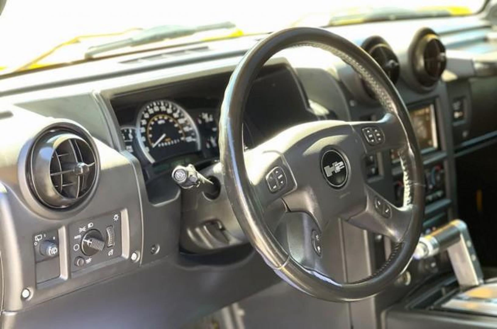 2007 YELLOW HUMMER H2 (5GRGN23U57H) with an V8,6.0L(364 CID),OHV engine, AUTOMATIC transmission, located at 14600 Frazho Road, Warren, MI, 48089, (586) 776-3400, 42.485996, -82.974220 - Photo#13