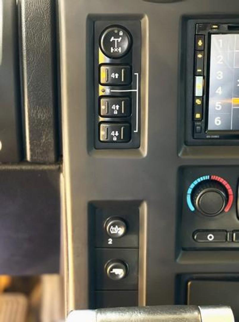 2007 YELLOW HUMMER H2 (5GRGN23U57H) with an V8,6.0L(364 CID),OHV engine, AUTOMATIC transmission, located at 14600 Frazho Road, Warren, MI, 48089, (586) 776-3400, 42.485996, -82.974220 - Photo#16