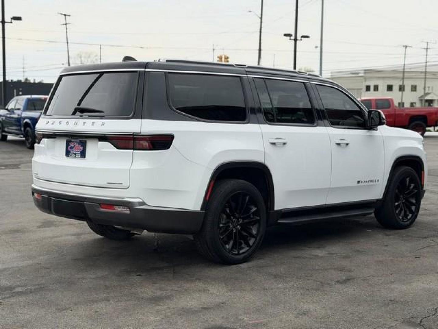 2022 WHITE JEEP WAGONEER (1C4SJVBT6NS) with an V8,5.7L(345 CID),OHV engine, AUTOMATIC transmission, located at 14600 Frazho Road, Warren, MI, 48089, (586) 776-3400, 42.485996, -82.974220 - Photo#4