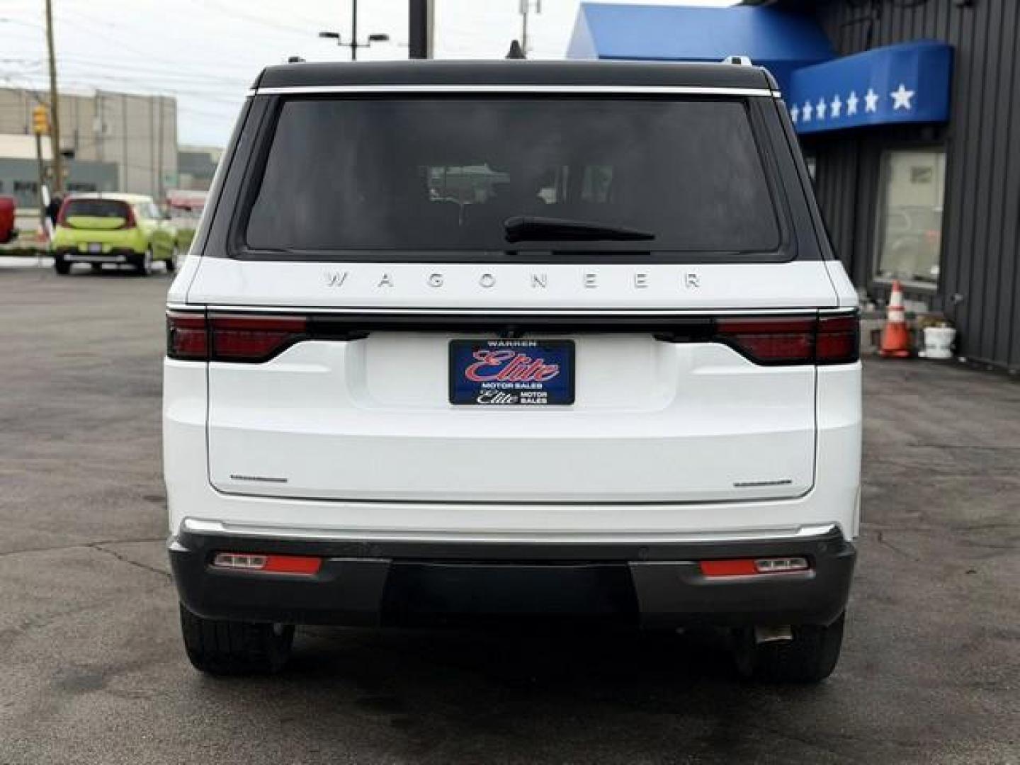 2022 WHITE JEEP WAGONEER (1C4SJVBT6NS) with an V8,5.7L(345 CID),OHV engine, AUTOMATIC transmission, located at 14600 Frazho Road, Warren, MI, 48089, (586) 776-3400, 42.485996, -82.974220 - Photo#5