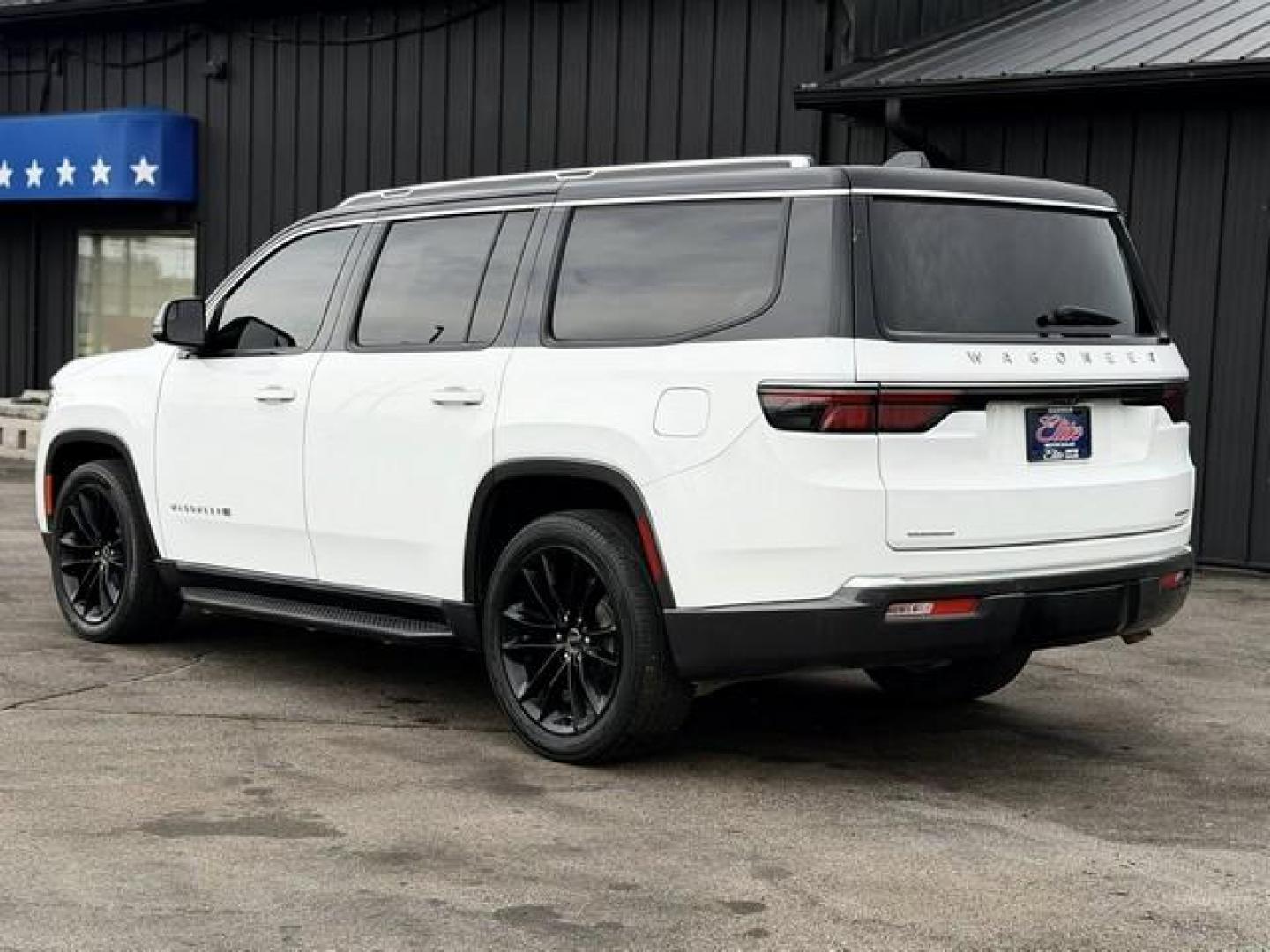 2022 WHITE JEEP WAGONEER (1C4SJVBT6NS) with an V8,5.7L(345 CID),OHV engine, AUTOMATIC transmission, located at 14600 Frazho Road, Warren, MI, 48089, (586) 776-3400, 42.485996, -82.974220 - Photo#6