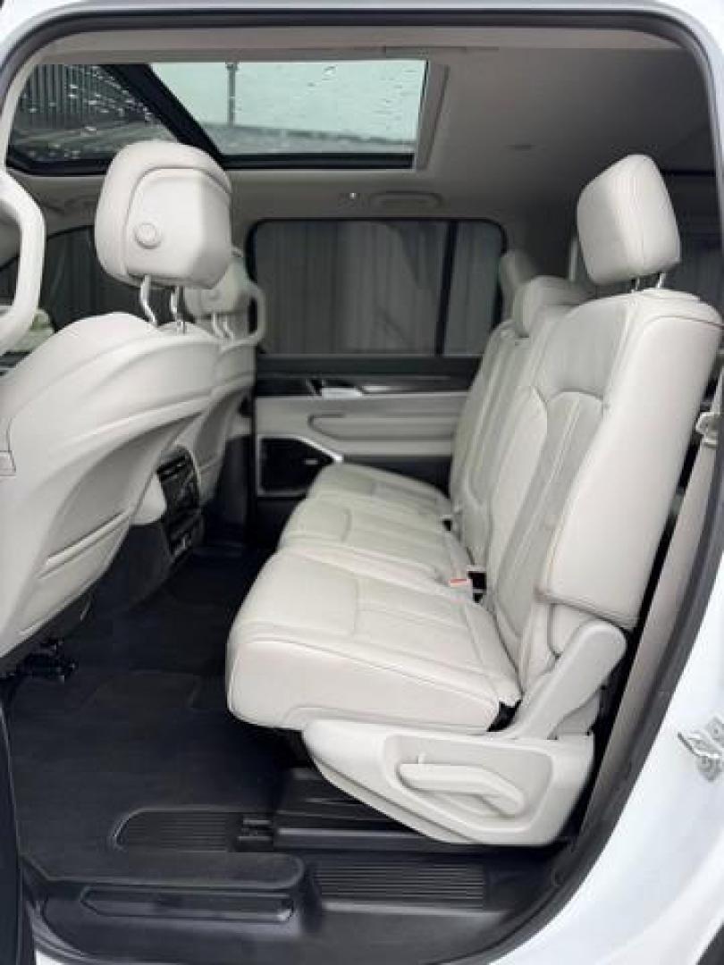 2022 WHITE JEEP WAGONEER (1C4SJVBT6NS) with an V8,5.7L(345 CID),OHV engine, AUTOMATIC transmission, located at 14600 Frazho Road, Warren, MI, 48089, (586) 776-3400, 42.485996, -82.974220 - Photo#10