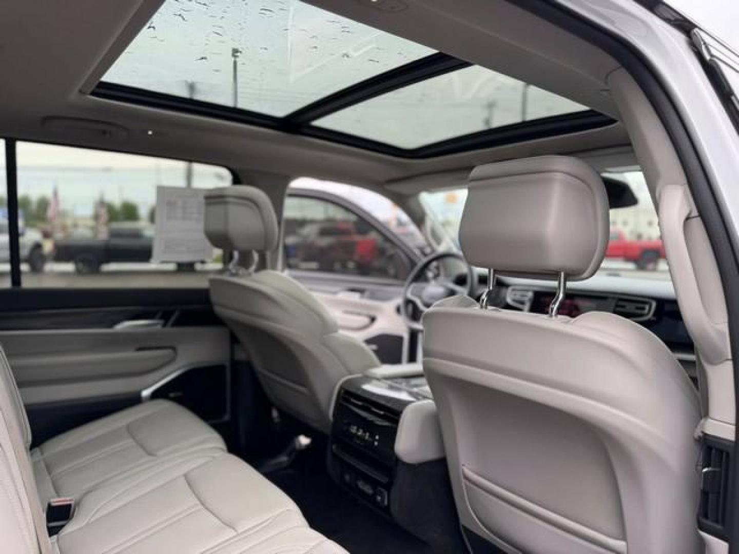 2022 WHITE JEEP WAGONEER (1C4SJVBT6NS) with an V8,5.7L(345 CID),OHV engine, AUTOMATIC transmission, located at 14600 Frazho Road, Warren, MI, 48089, (586) 776-3400, 42.485996, -82.974220 - Photo#14