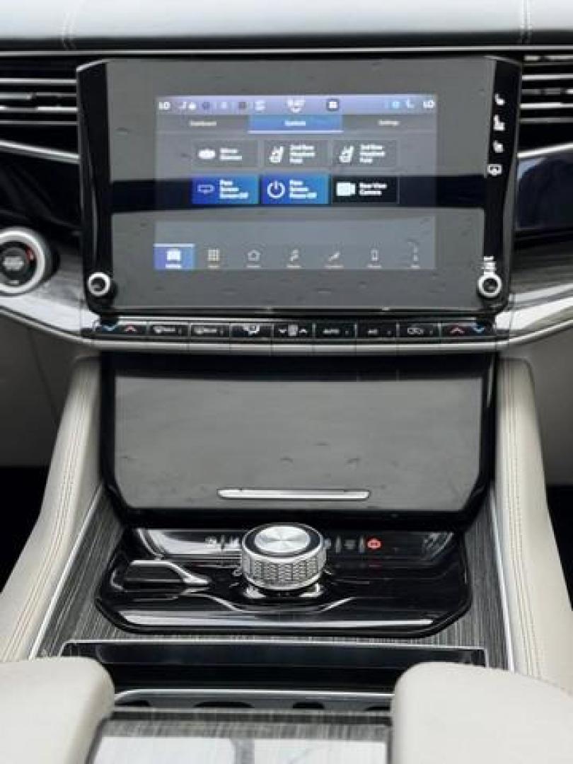 2022 WHITE JEEP WAGONEER (1C4SJVBT6NS) with an V8,5.7L(345 CID),OHV engine, AUTOMATIC transmission, located at 14600 Frazho Road, Warren, MI, 48089, (586) 776-3400, 42.485996, -82.974220 - Photo#20