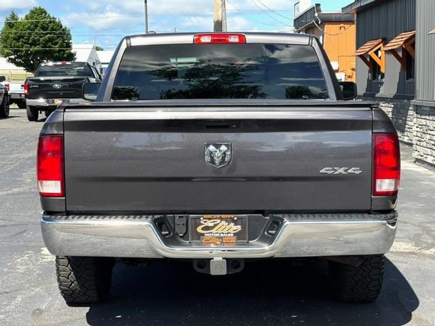 2016 GRAY RAM 1500 (1C6RR7FT1GS) with an V8,5.7L(345 CID),OHV engine, AUTOMATIC transmission, located at 14600 Frazho Road, Warren, MI, 48089, (586) 776-3400, 42.485996, -82.974220 - Photo#3