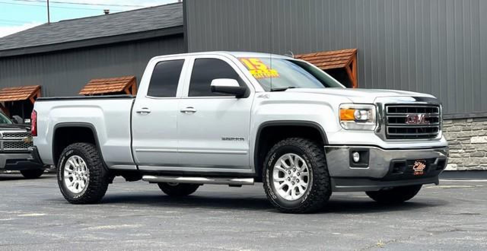 2015 SILVER GMC SIERRA 1500 (1GTV2UEH6FZ) with an V6,4.3L(262 CID),OHV engine, AUTOMATIC transmission, located at 14600 Frazho Road, Warren, MI, 48089, (586) 776-3400, 42.485996, -82.974220 - Photo#2