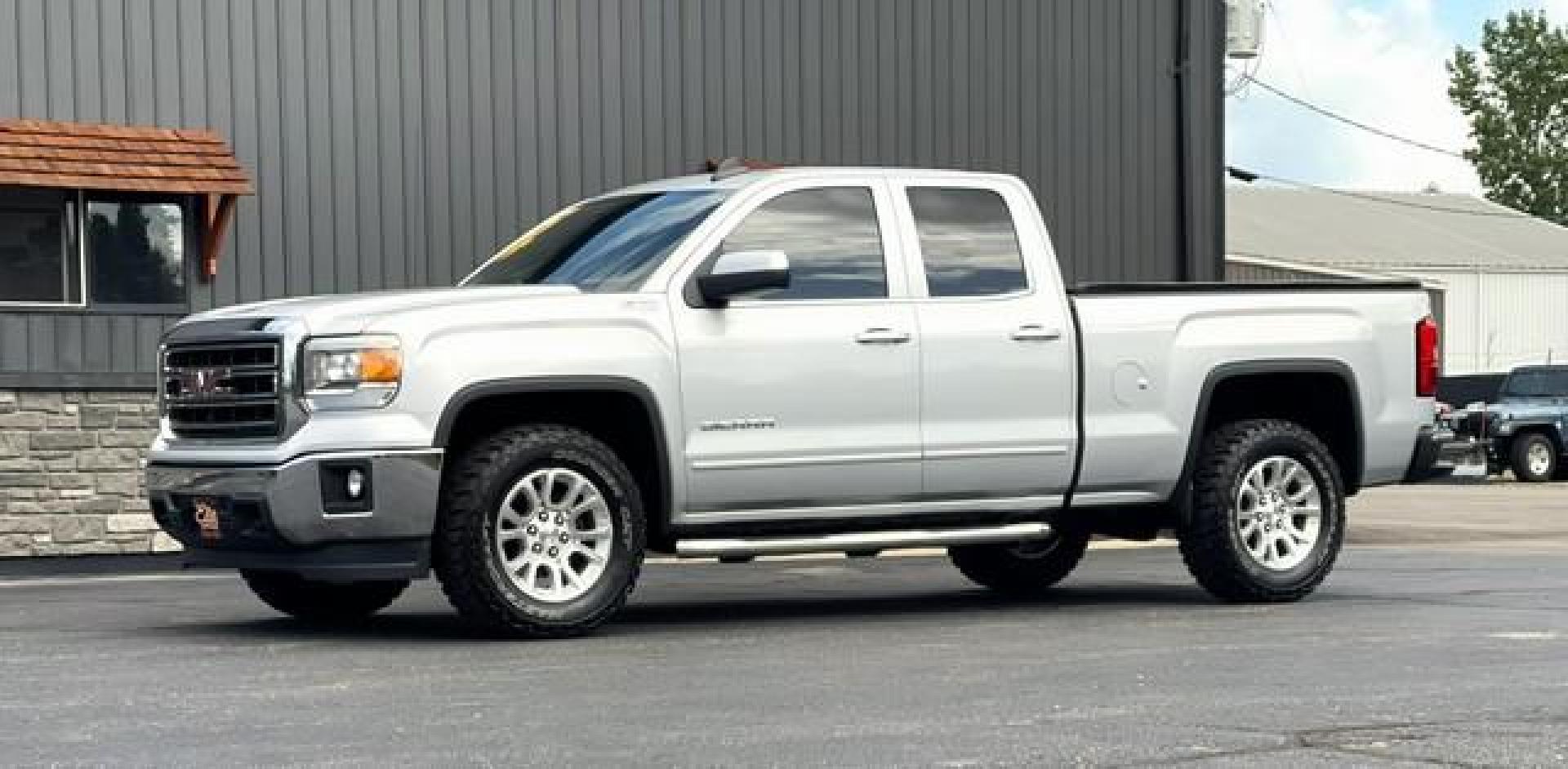 2015 SILVER GMC SIERRA 1500 (1GTV2UEH6FZ) with an V6,4.3L(262 CID),OHV engine, AUTOMATIC transmission, located at 14600 Frazho Road, Warren, MI, 48089, (586) 776-3400, 42.485996, -82.974220 - Photo#5