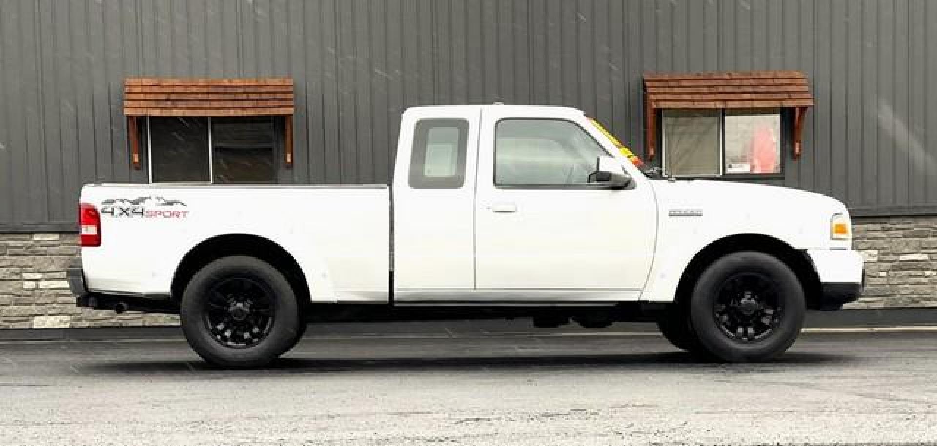 2011 WHITE FORD RANGER (1FTLR4FE4BP) with an V6,4.0L(245 CID),SOHC engine, AUTOMATIC transmission, located at 14600 Frazho Road, Warren, MI, 48089, (586) 776-3400, 42.485996, -82.974220 - Photo#5