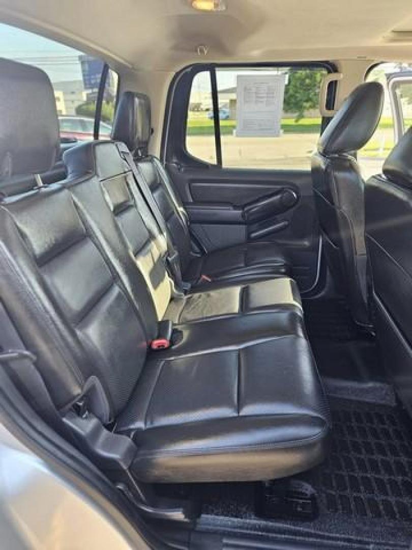 2010 SILVER FORD EXPLORER SPORT TRAC (1FMEU2D83AU) with an V8,4.6L(281 CID),SOHC engine, AUTOMATIC transmission, located at 14600 Frazho Road, Warren, MI, 48089, (586) 776-3400, 42.485996, -82.974220 - Photo#17