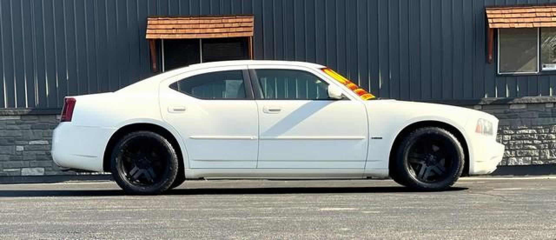 2006 WHITE DODGE CHARGER (2B3KA53H86H) with an V8,5.7L(345 CID),OHV engine, AUTOMATIC transmission, located at 14600 Frazho Road, Warren, MI, 48089, (586) 776-3400, 42.485996, -82.974220 - Photo#6