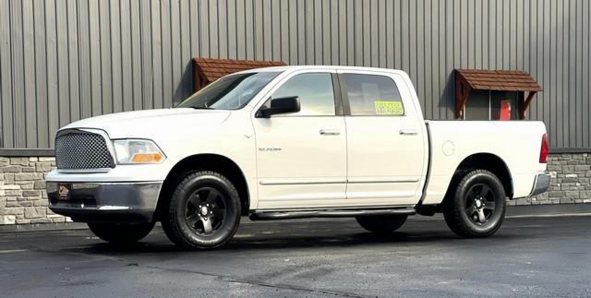 2009 WHITE DODGE RAM 1500 (1D3HV13P29S) with an V8,4.7L(287 CID),SOHC engine, AUTOMATIC transmission, located at 14600 Frazho Road, Warren, MI, 48089, (586) 776-3400, 42.485996, -82.974220 - Photo#5