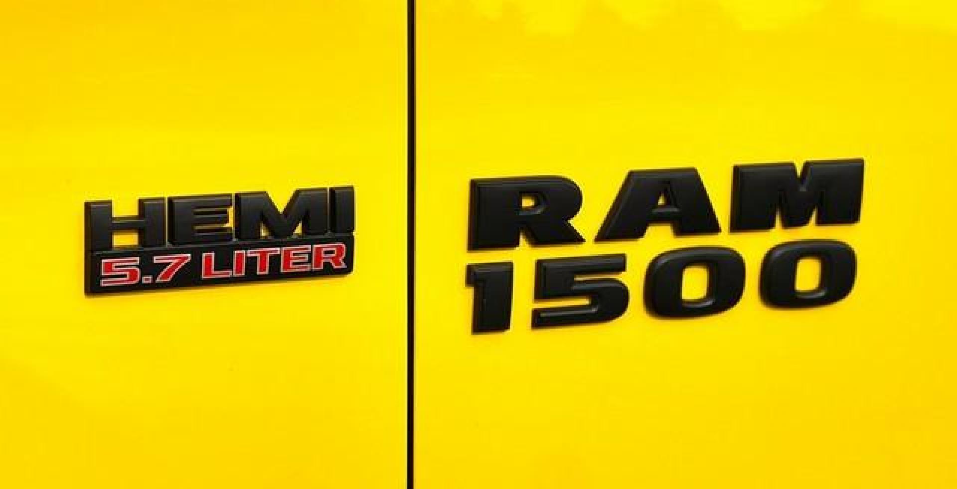 2016 YELLOW RAM 1500 (1C6RR7MT9GS) with an V8,5.7L(345 CID),OHV engine, AUTOMATIC transmission, located at 14600 Frazho Road, Warren, MI, 48089, (586) 776-3400, 42.485996, -82.974220 - Photo#9
