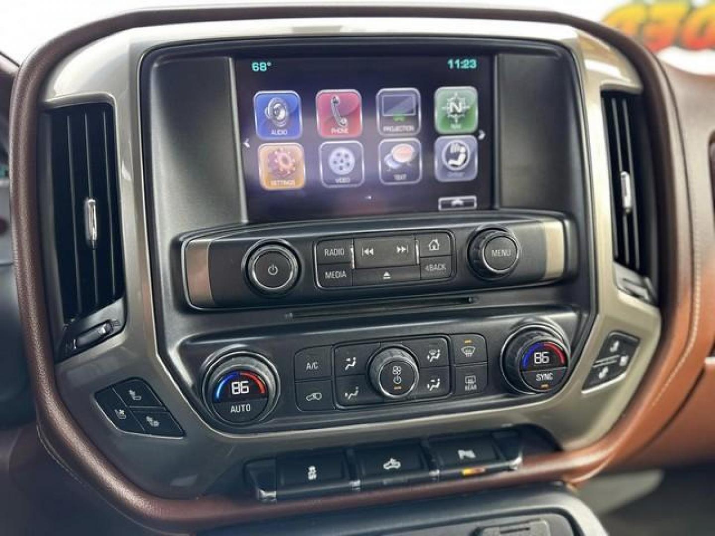 2016 WHITE CHEVROLET SILVERADO 1500 (3GCUKTEC6GG) with an V8,5.3L(325 CID),OHV engine, AUTOMATIC transmission, located at 14600 Frazho Road, Warren, MI, 48089, (586) 776-3400, 42.485996, -82.974220 - Photo#14