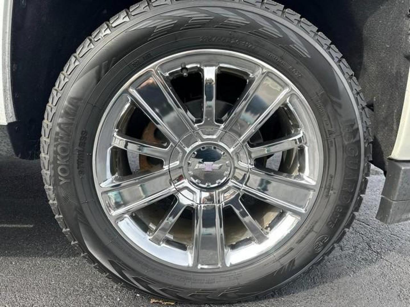 2016 WHITE CHEVROLET SILVERADO 1500 (3GCUKTEC6GG) with an V8,5.3L(325 CID),OHV engine, AUTOMATIC transmission, located at 14600 Frazho Road, Warren, MI, 48089, (586) 776-3400, 42.485996, -82.974220 - Photo#25