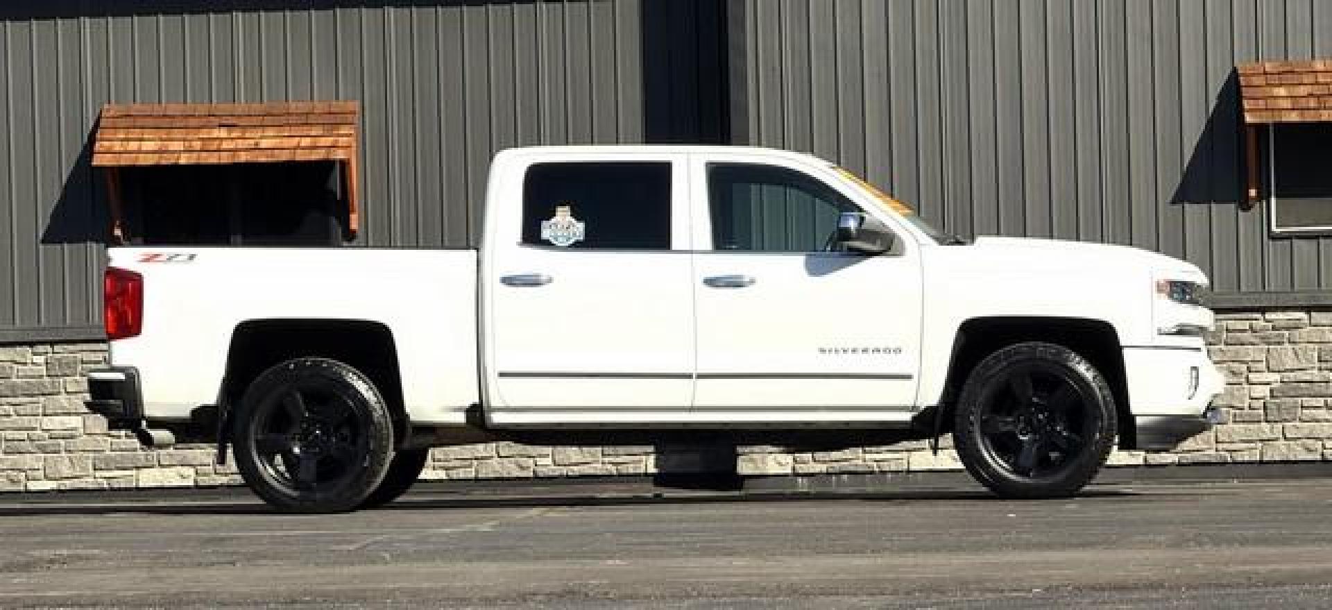 2017 WHITE CHEVROLET SILVERADO 1500 (3GCUKSEJ9HG) with an V8,6.2L(376 CID),OHV engine, AUTOMATIC transmission, located at 14600 Frazho Road, Warren, MI, 48089, (586) 776-3400, 42.485996, -82.974220 - Photo#2