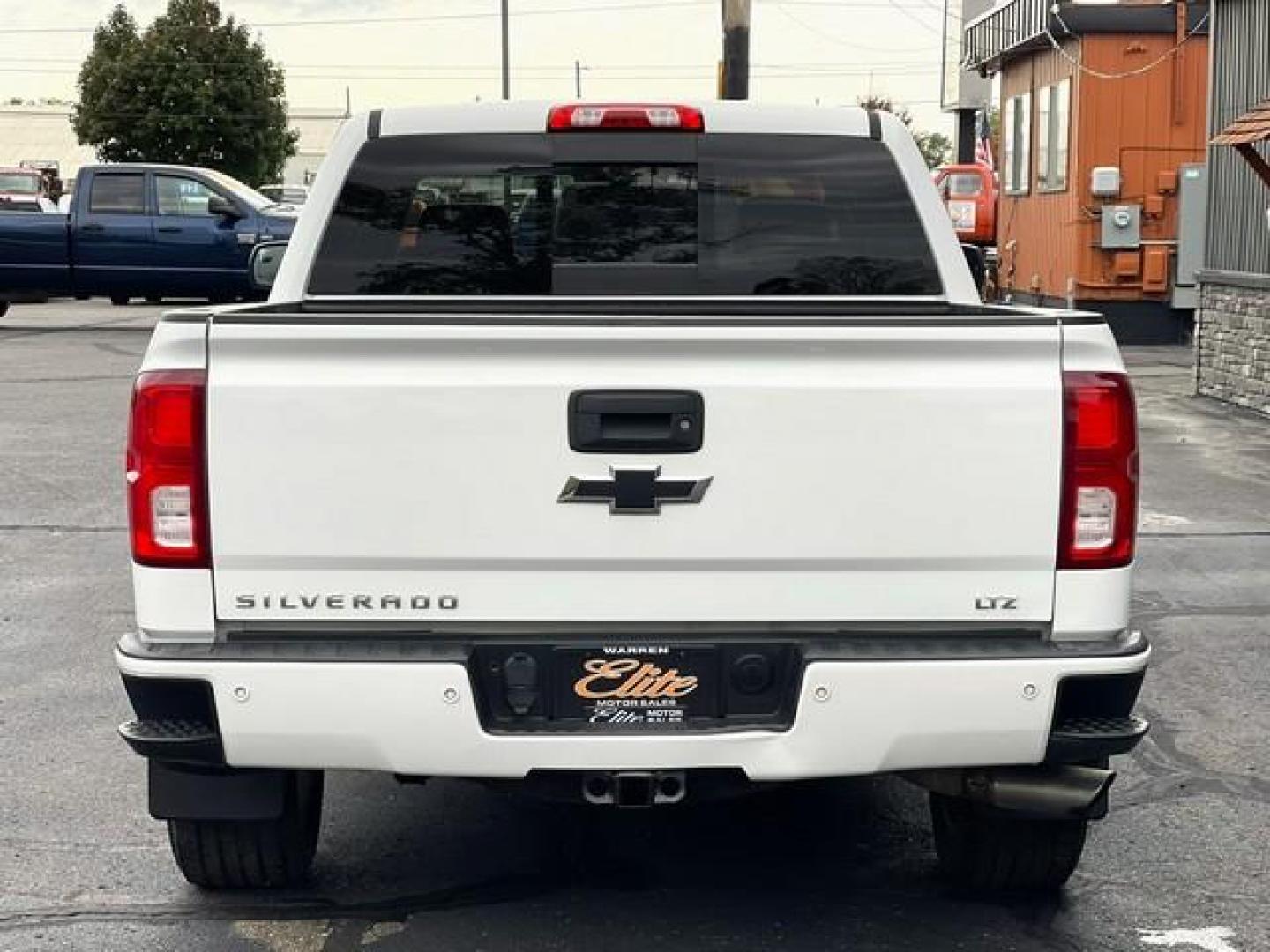 2017 WHITE CHEVROLET SILVERADO 1500 (3GCUKSEJ9HG) with an V8,6.2L(376 CID),OHV engine, AUTOMATIC transmission, located at 14600 Frazho Road, Warren, MI, 48089, (586) 776-3400, 42.485996, -82.974220 - Photo#5