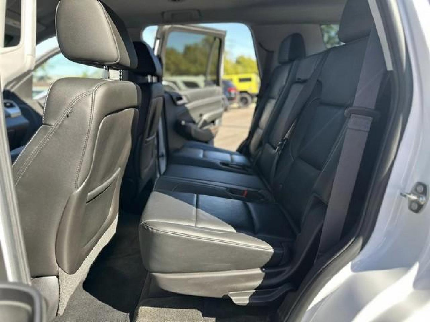 2015 WHITE CHEVROLET TAHOE (1GNSKBKC9FR) with an V8,5.3L(325 CID),OHV engine, AUTOMATIC transmission, located at 14600 Frazho Road, Warren, MI, 48089, (586) 776-3400, 42.485996, -82.974220 - Photo#10