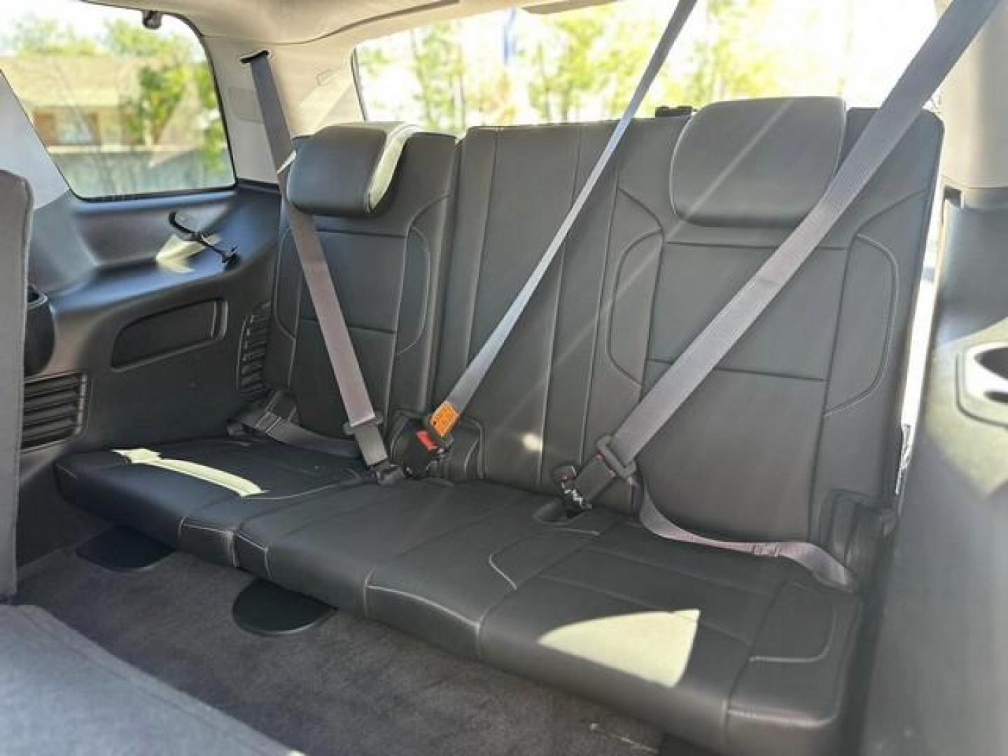 2015 WHITE CHEVROLET TAHOE (1GNSKBKC9FR) with an V8,5.3L(325 CID),OHV engine, AUTOMATIC transmission, located at 14600 Frazho Road, Warren, MI, 48089, (586) 776-3400, 42.485996, -82.974220 - Photo#11