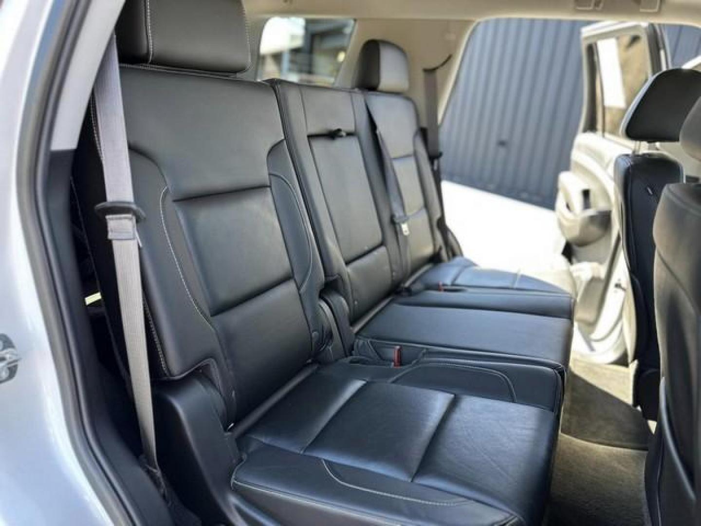 2015 WHITE CHEVROLET TAHOE (1GNSKBKC9FR) with an V8,5.3L(325 CID),OHV engine, AUTOMATIC transmission, located at 14600 Frazho Road, Warren, MI, 48089, (586) 776-3400, 42.485996, -82.974220 - Photo#14