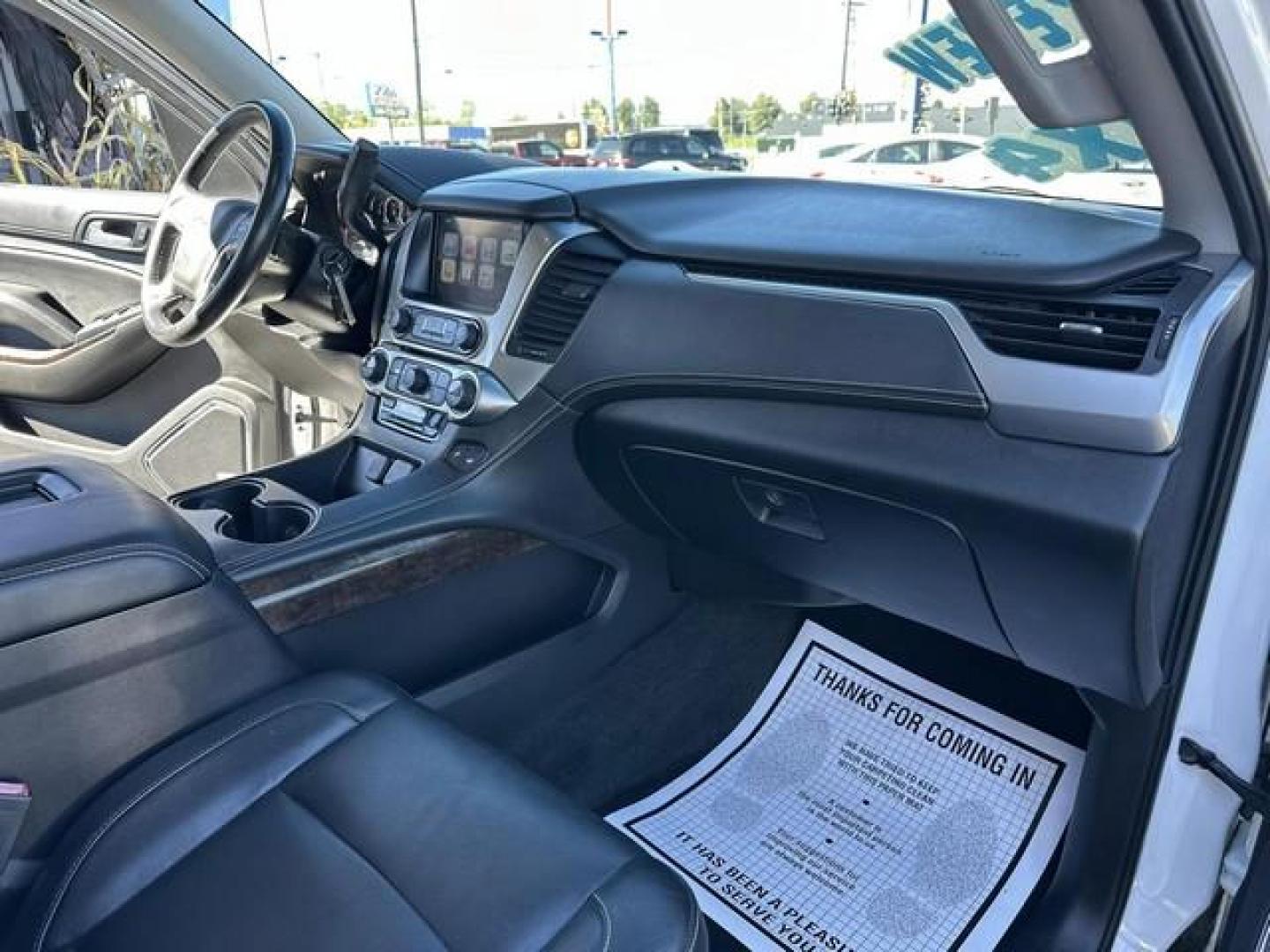2015 WHITE CHEVROLET TAHOE (1GNSKBKC9FR) with an V8,5.3L(325 CID),OHV engine, AUTOMATIC transmission, located at 14600 Frazho Road, Warren, MI, 48089, (586) 776-3400, 42.485996, -82.974220 - Photo#15