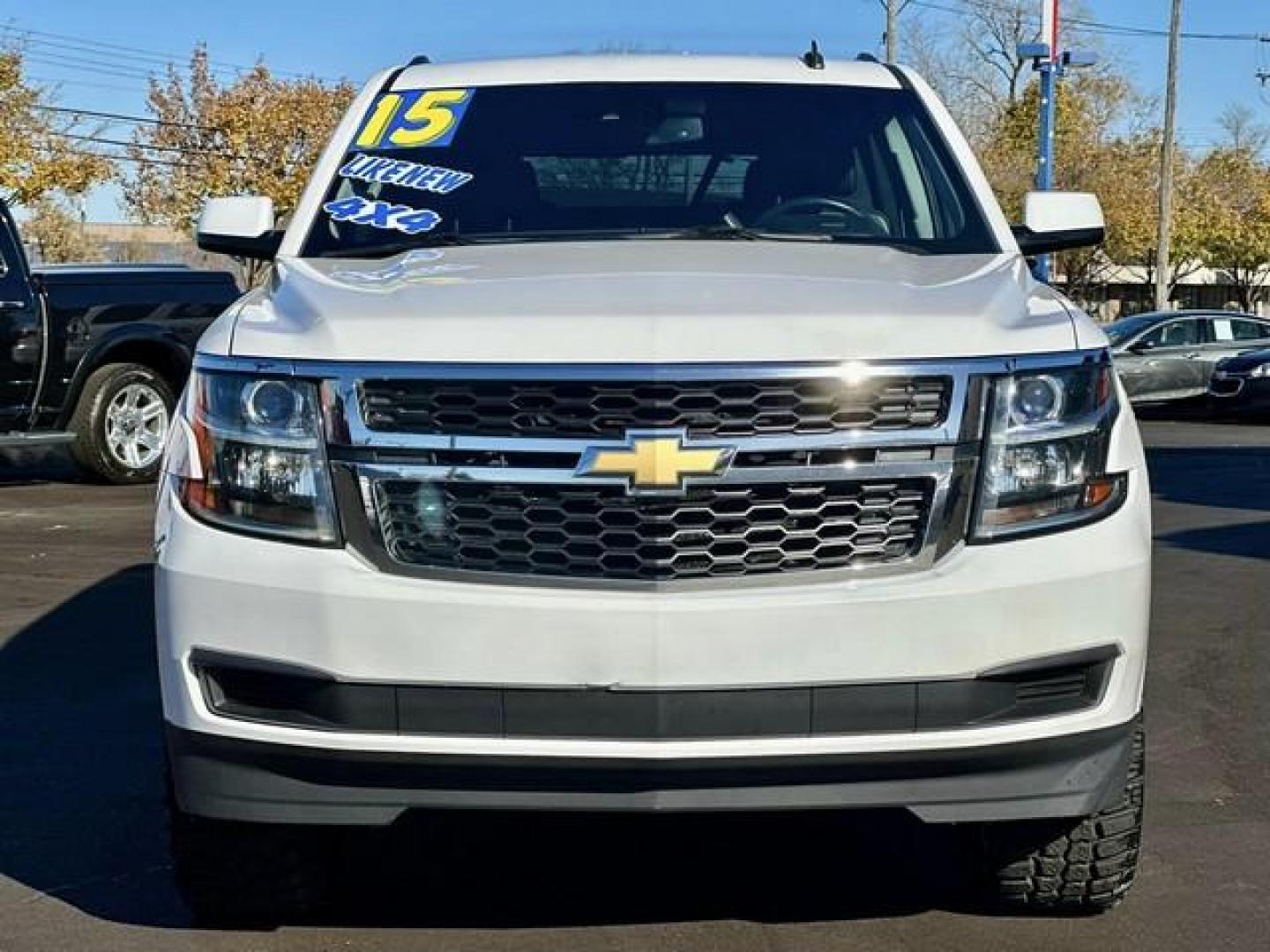 2015 WHITE CHEVROLET TAHOE (1GNSKBKC9FR) with an V8,5.3L(325 CID),OHV engine, AUTOMATIC transmission, located at 14600 Frazho Road, Warren, MI, 48089, (586) 776-3400, 42.485996, -82.974220 - Photo#1