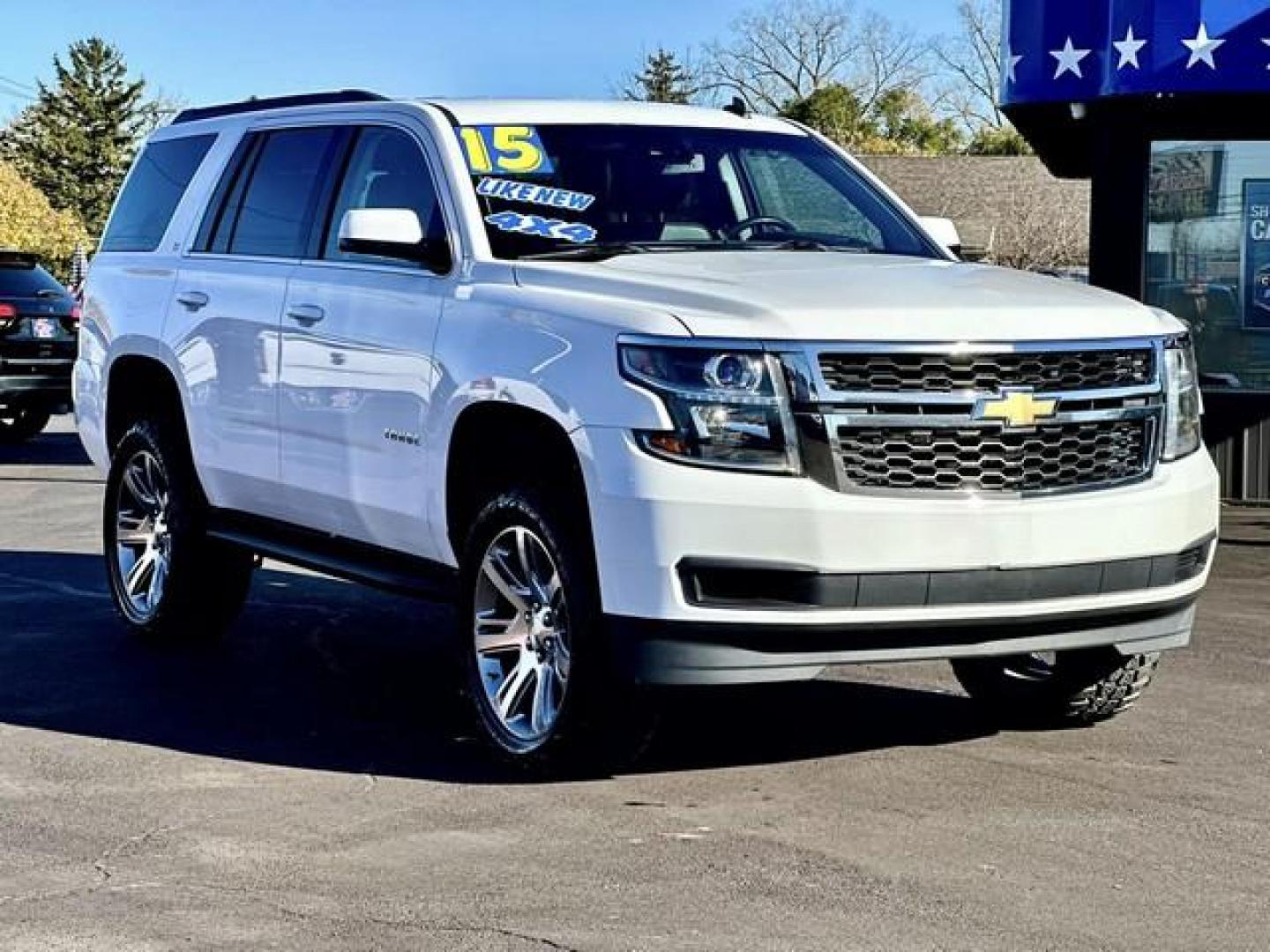 2015 WHITE CHEVROLET TAHOE (1GNSKBKC9FR) with an V8,5.3L(325 CID),OHV engine, AUTOMATIC transmission, located at 14600 Frazho Road, Warren, MI, 48089, (586) 776-3400, 42.485996, -82.974220 - Photo#2