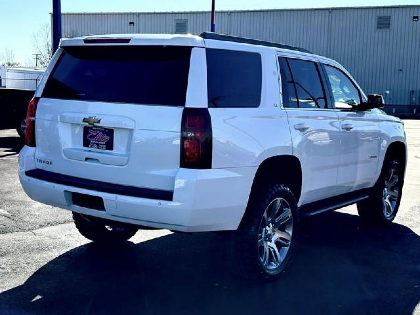 2015 WHITE CHEVROLET TAHOE (1GNSKBKC9FR) with an V8,5.3L(325 CID),OHV engine, AUTOMATIC transmission, located at 14600 Frazho Road, Warren, MI, 48089, (586) 776-3400, 42.485996, -82.974220 - Photo#4