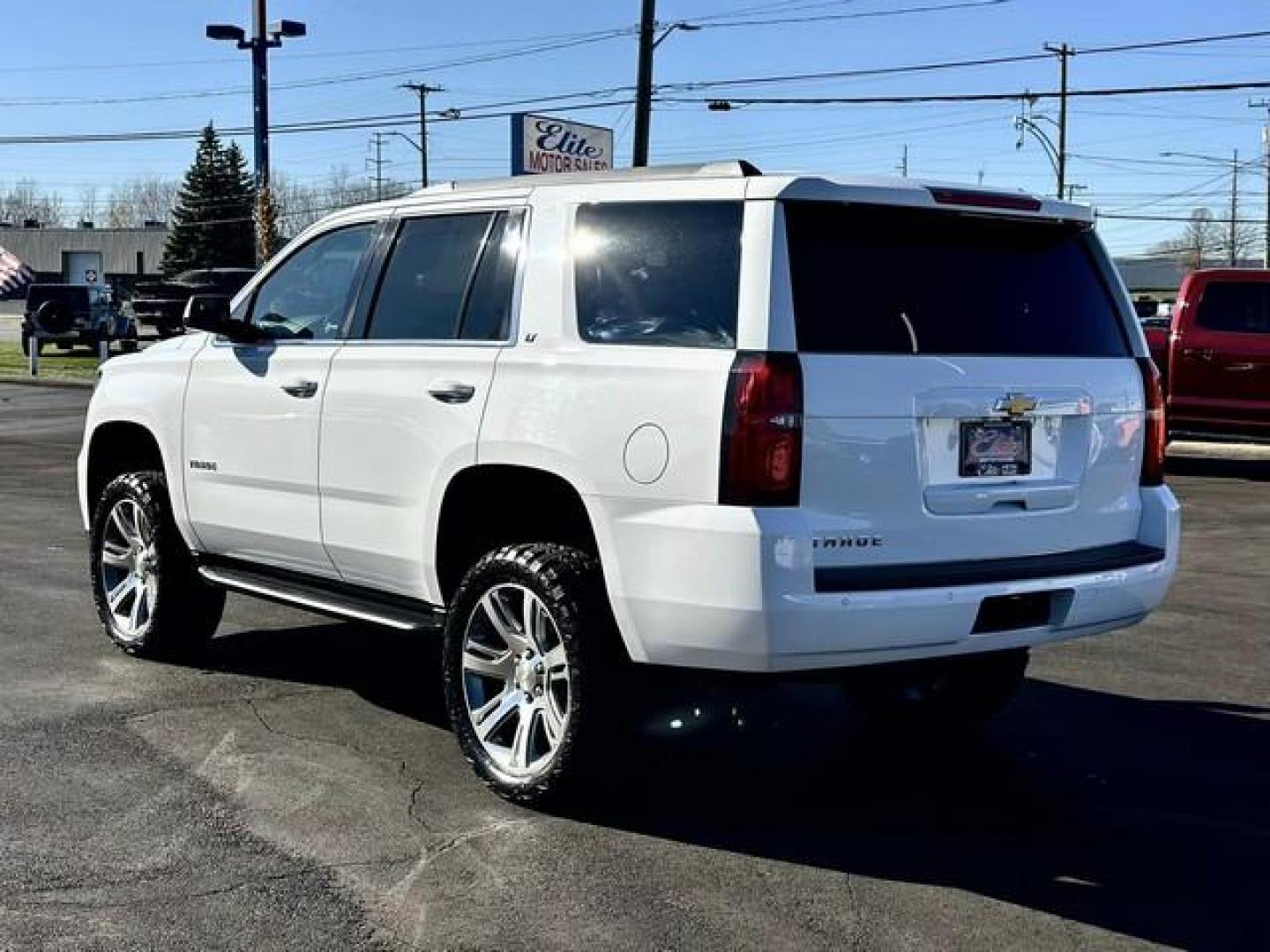 2015 WHITE CHEVROLET TAHOE (1GNSKBKC9FR) with an V8,5.3L(325 CID),OHV engine, AUTOMATIC transmission, located at 14600 Frazho Road, Warren, MI, 48089, (586) 776-3400, 42.485996, -82.974220 - Photo#6