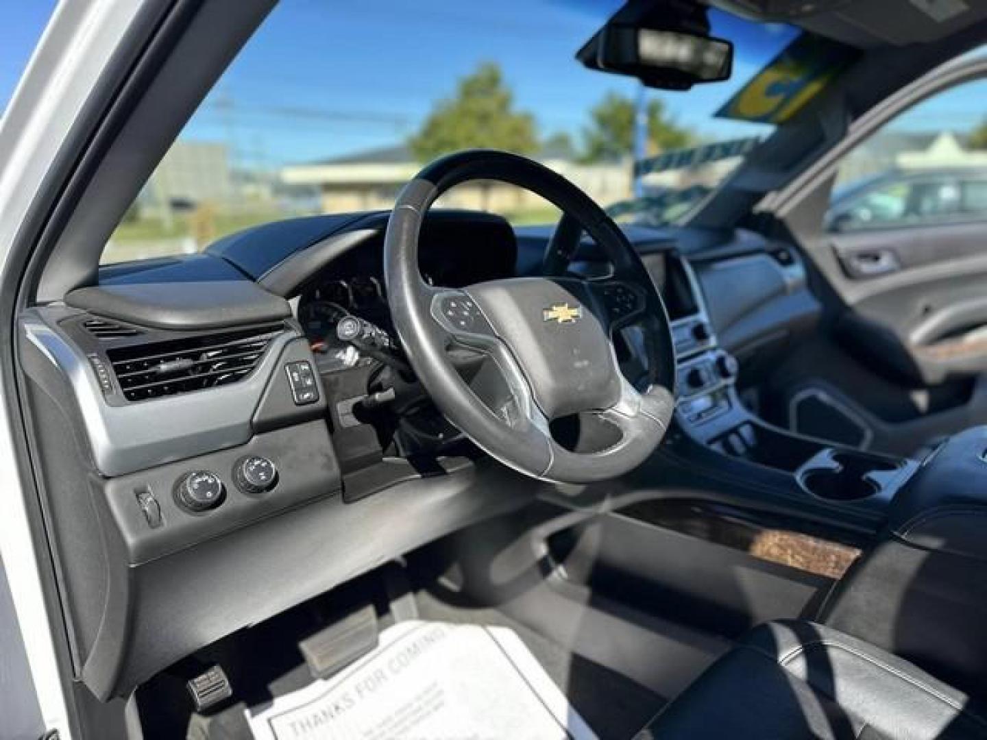 2015 WHITE CHEVROLET TAHOE (1GNSKBKC9FR) with an V8,5.3L(325 CID),OHV engine, AUTOMATIC transmission, located at 14600 Frazho Road, Warren, MI, 48089, (586) 776-3400, 42.485996, -82.974220 - Photo#7