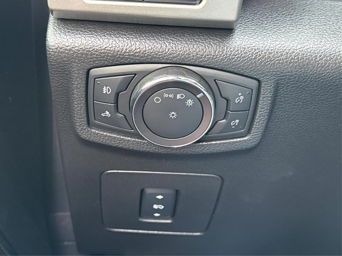 2017 RUBY RED METTALIC FORD F-150 (1FTEW1EF5HF) with an V8,5.0L(302 CID),DOHC engine, AUTOMATIC transmission, located at 14600 Frazho Road, Warren, MI, 48089, (586) 776-3400, 42.485996, -82.974220 - Photo#16