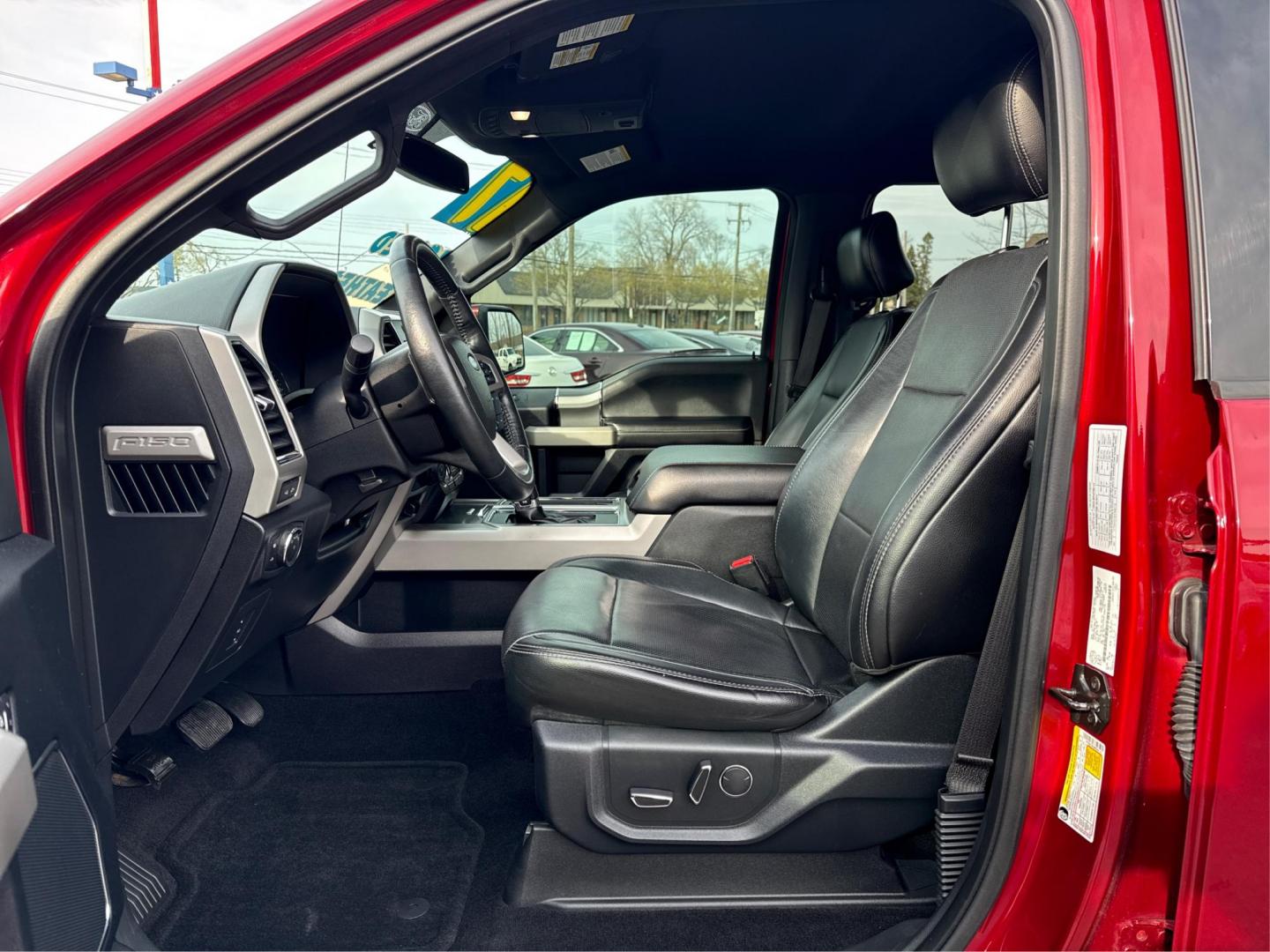 2017 RUBY RED METTALIC FORD F-150 (1FTEW1EF5HF) with an V8,5.0L(302 CID),DOHC engine, AUTOMATIC transmission, located at 14600 Frazho Road, Warren, MI, 48089, (586) 776-3400, 42.485996, -82.974220 - Photo#8