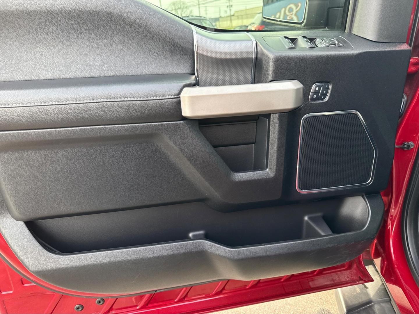 2017 RUBY RED METTALIC FORD F-150 (1FTEW1EF5HF) with an V8,5.0L(302 CID),DOHC engine, AUTOMATIC transmission, located at 14600 Frazho Road, Warren, MI, 48089, (586) 776-3400, 42.485996, -82.974220 - Photo#18