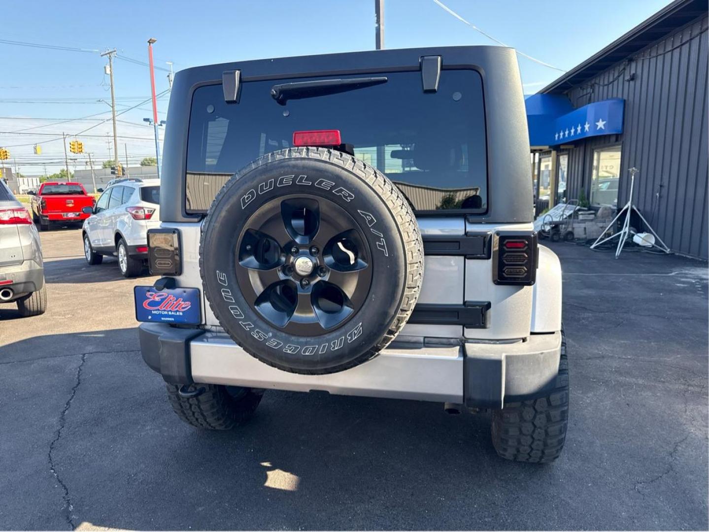 2016 SILVER JEEP WRANGLER (1C4BJWEG1GL) with an V6,3.6L(220 CID),DOHC engine, AUTOMATIC transmission, located at 14600 Frazho Road, Warren, MI, 48089, (586) 776-3400, 42.485996, -82.974220 - Photo#5