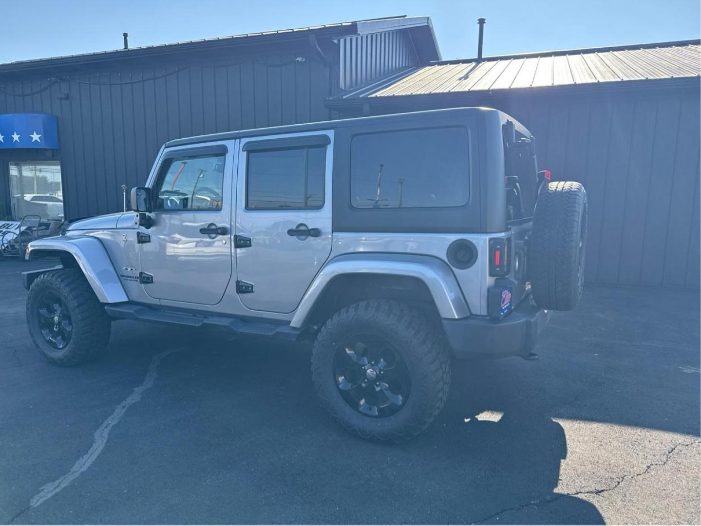 2016 SILVER JEEP WRANGLER (1C4BJWEG1GL) with an V6,3.6L(220 CID),DOHC engine, AUTOMATIC transmission, located at 14600 Frazho Road, Warren, MI, 48089, (586) 776-3400, 42.485996, -82.974220 - Photo#6