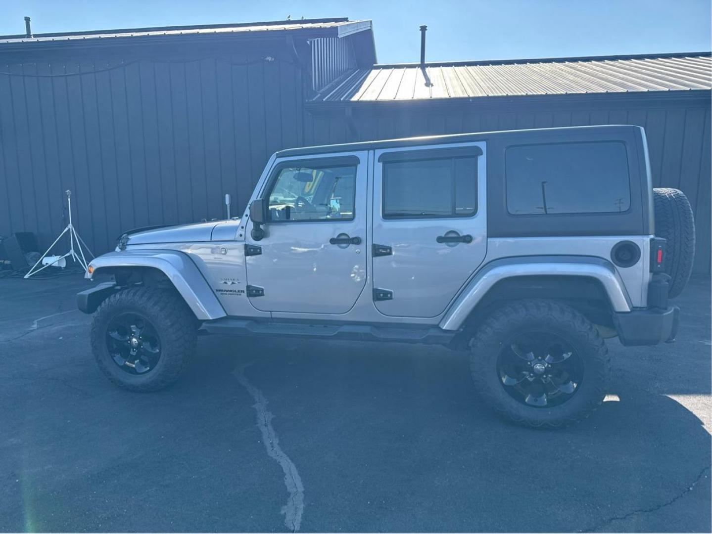 2016 SILVER JEEP WRANGLER (1C4BJWEG1GL) with an V6,3.6L(220 CID),DOHC engine, AUTOMATIC transmission, located at 14600 Frazho Road, Warren, MI, 48089, (586) 776-3400, 42.485996, -82.974220 - Photo#7