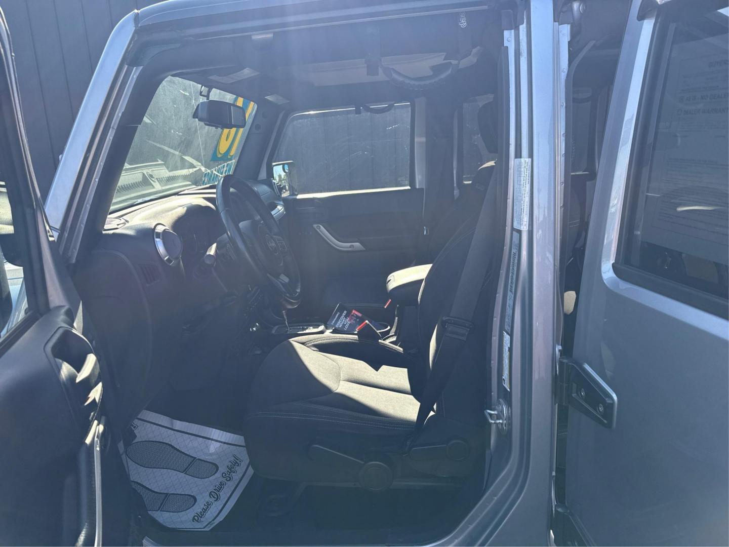 2016 SILVER JEEP WRANGLER (1C4BJWEG1GL) with an V6,3.6L(220 CID),DOHC engine, AUTOMATIC transmission, located at 14600 Frazho Road, Warren, MI, 48089, (586) 776-3400, 42.485996, -82.974220 - Photo#8