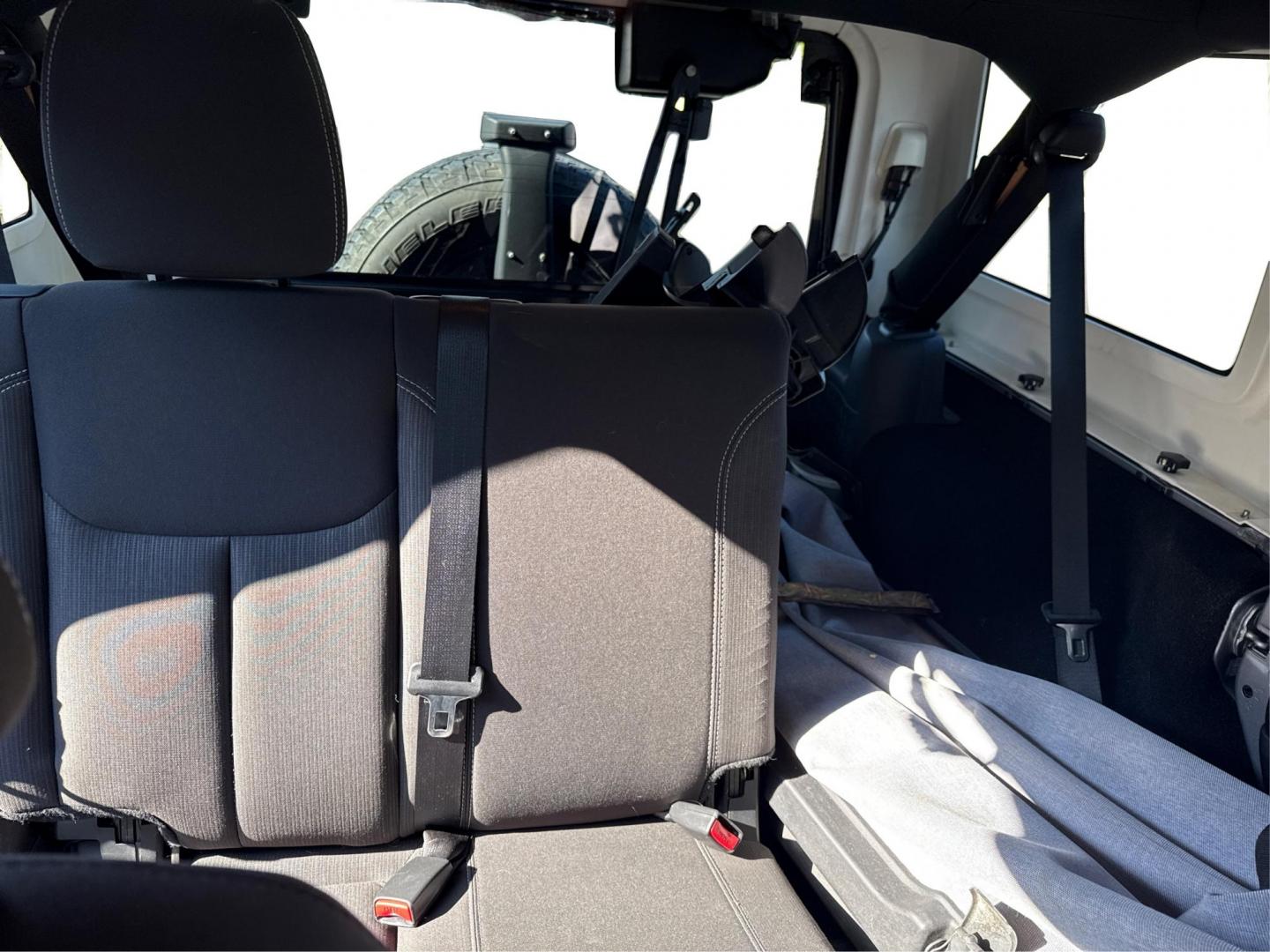2016 SILVER JEEP WRANGLER (1C4BJWEG1GL) with an V6,3.6L(220 CID),DOHC engine, AUTOMATIC transmission, located at 14600 Frazho Road, Warren, MI, 48089, (586) 776-3400, 42.485996, -82.974220 - Photo#13