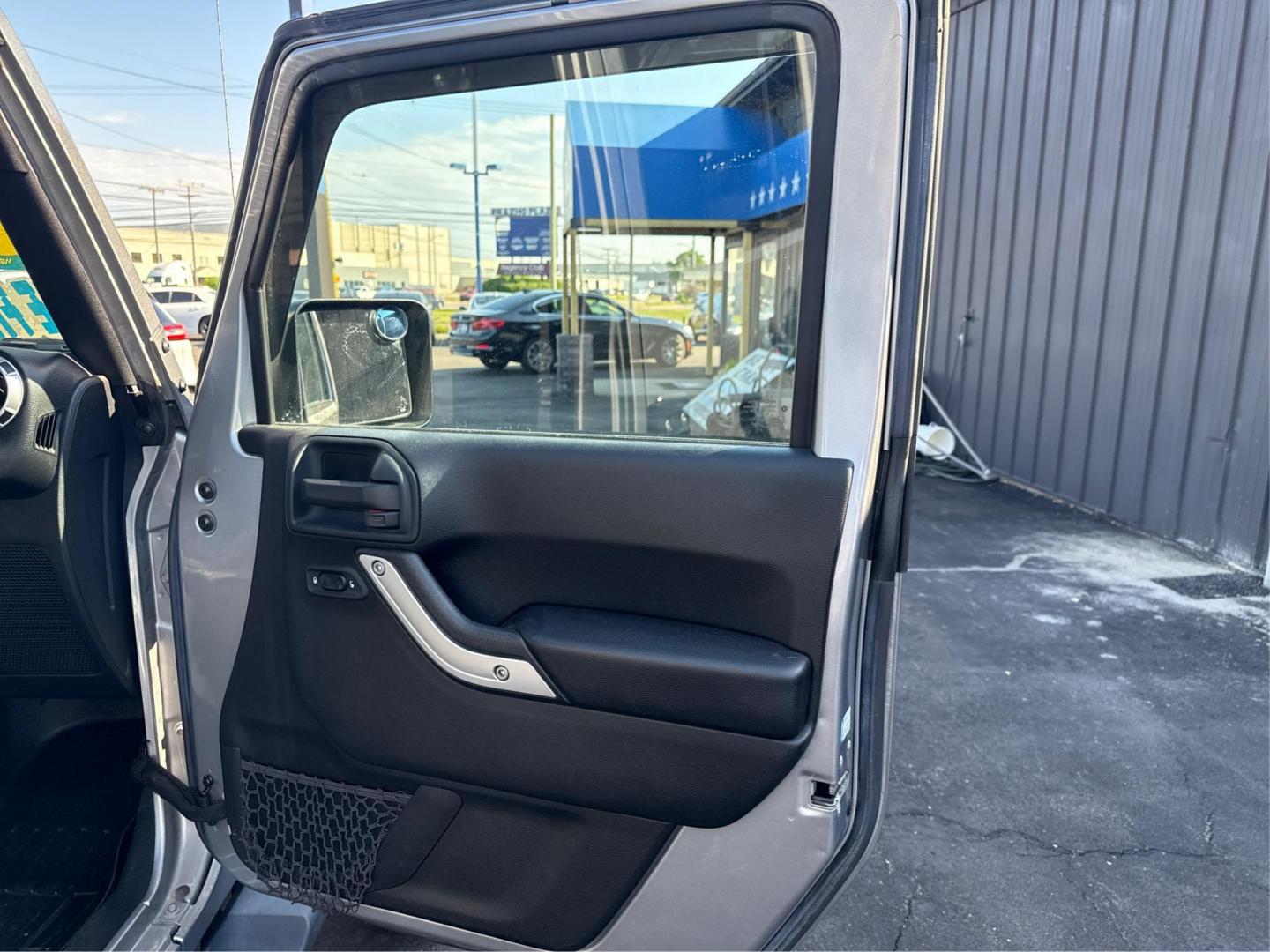 2016 SILVER JEEP WRANGLER (1C4BJWEG1GL) with an V6,3.6L(220 CID),DOHC engine, AUTOMATIC transmission, located at 14600 Frazho Road, Warren, MI, 48089, (586) 776-3400, 42.485996, -82.974220 - Photo#19