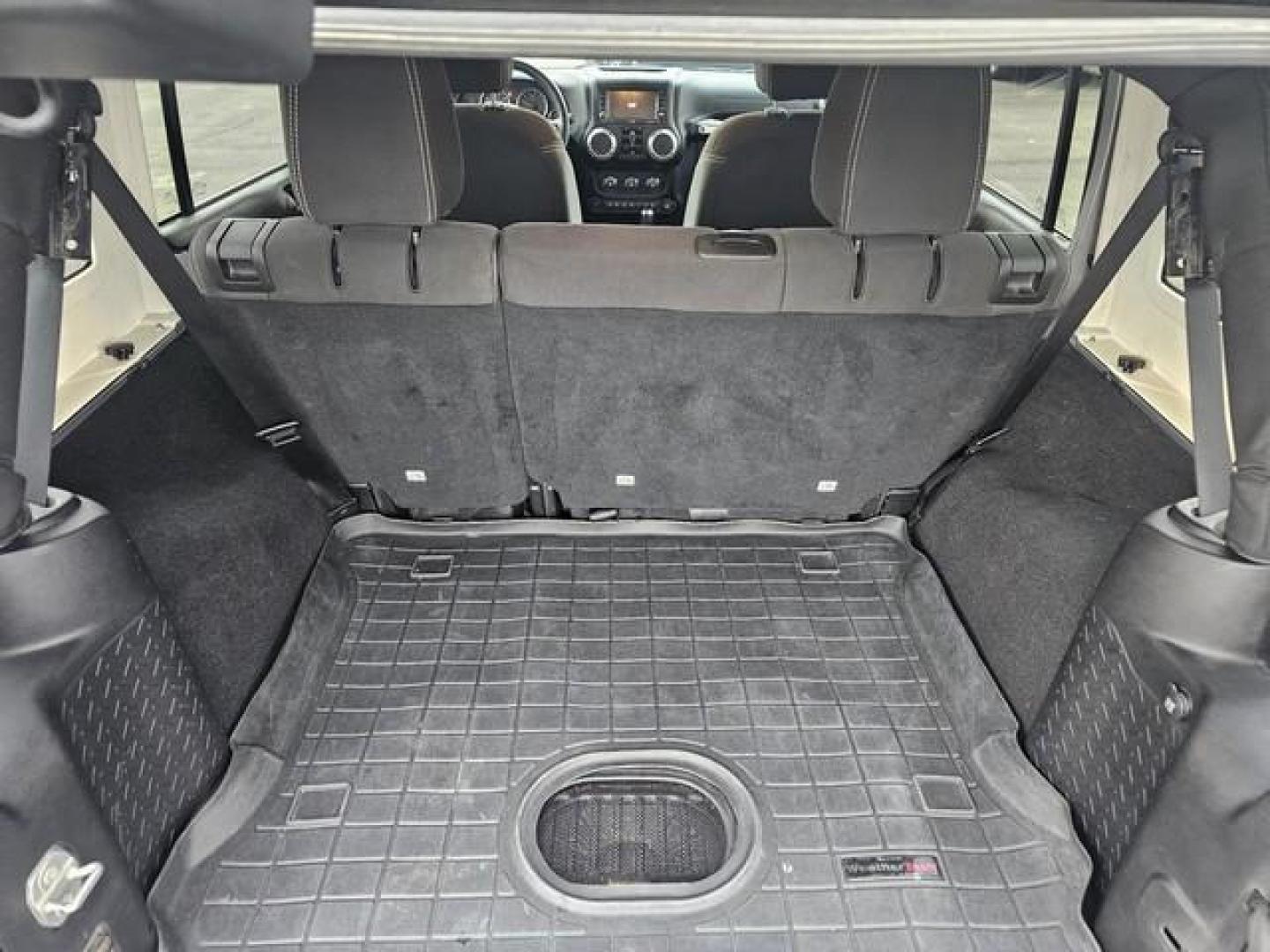 2016 SILVER JEEP WRANGLER (1C4BJWEG1GL) with an V6,3.6L(220 CID),DOHC engine, AUTOMATIC transmission, located at 14600 Frazho Road, Warren, MI, 48089, (586) 776-3400, 42.485996, -82.974220 - Photo#11