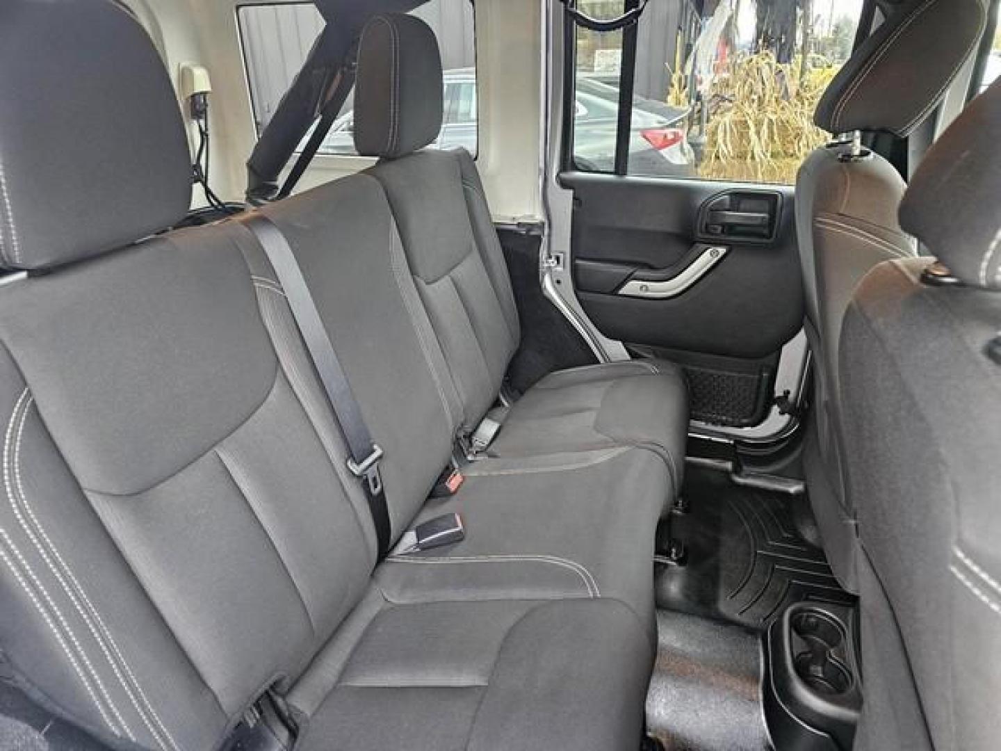 2016 SILVER JEEP WRANGLER (1C4BJWEG1GL) with an V6,3.6L(220 CID),DOHC engine, AUTOMATIC transmission, located at 14600 Frazho Road, Warren, MI, 48089, (586) 776-3400, 42.485996, -82.974220 - Photo#15