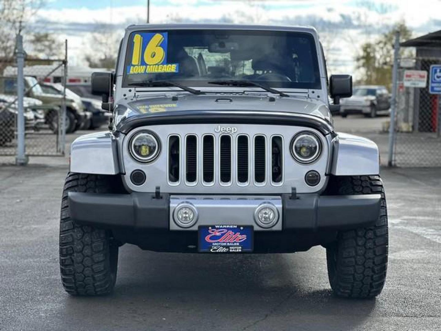 2016 SILVER JEEP WRANGLER (1C4BJWEG1GL) with an V6,3.6L(220 CID),DOHC engine, AUTOMATIC transmission, located at 14600 Frazho Road, Warren, MI, 48089, (586) 776-3400, 42.485996, -82.974220 - Photo#1