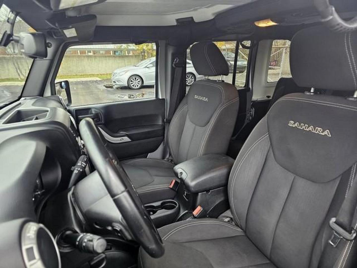 2016 SILVER JEEP WRANGLER (1C4BJWEG1GL) with an V6,3.6L(220 CID),DOHC engine, AUTOMATIC transmission, located at 14600 Frazho Road, Warren, MI, 48089, (586) 776-3400, 42.485996, -82.974220 - Photo#8
