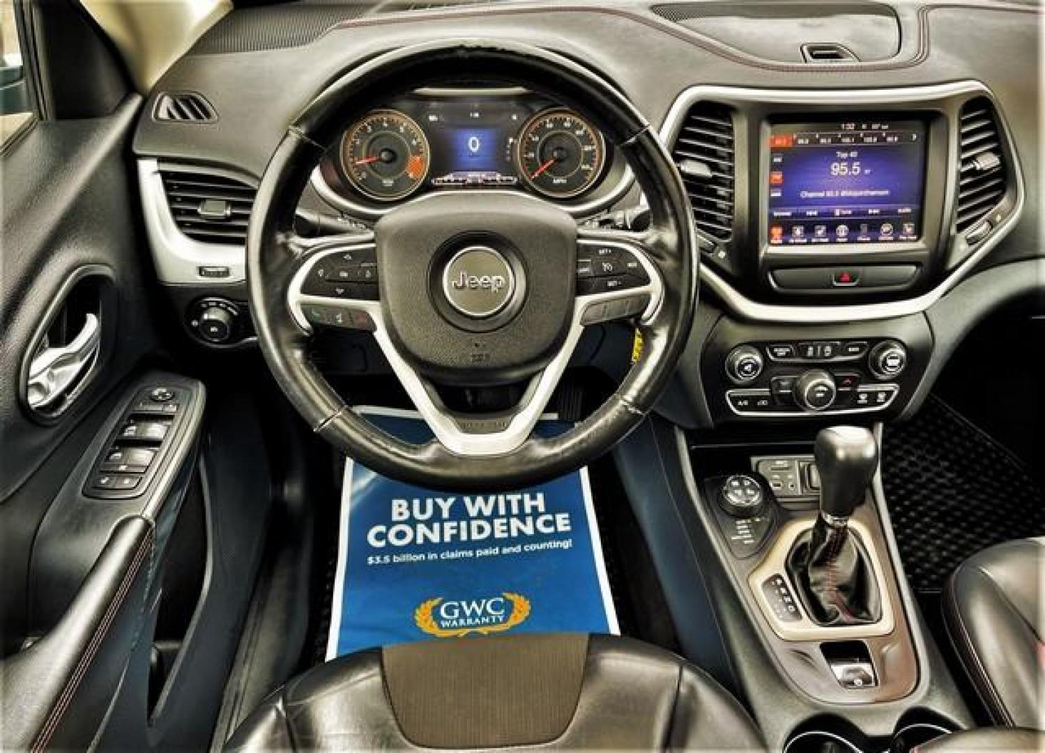 2016 WHITE JEEP CHEROKEE TRAILHAWK (1C4PJMBBXGW) with an L4,2.4L(144 CID),SOHC engine, AUTOMATIC transmission, located at 14600 Frazho Road, Warren, MI, 48089, (586) 776-3400, 42.485996, -82.974220 - Photo#10