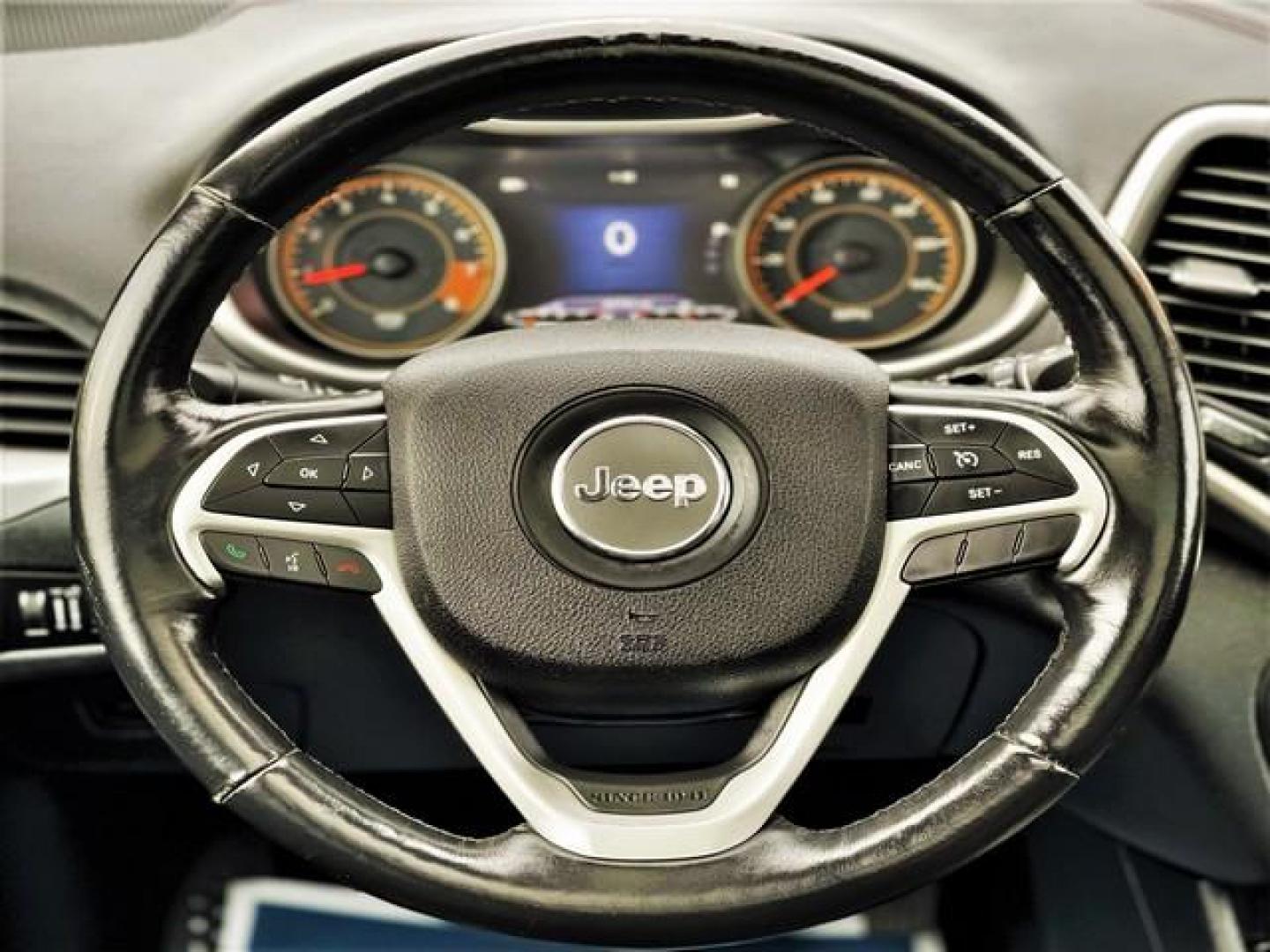 2016 WHITE JEEP CHEROKEE TRAILHAWK (1C4PJMBBXGW) with an L4,2.4L(144 CID),SOHC engine, AUTOMATIC transmission, located at 14600 Frazho Road, Warren, MI, 48089, (586) 776-3400, 42.485996, -82.974220 - Photo#11