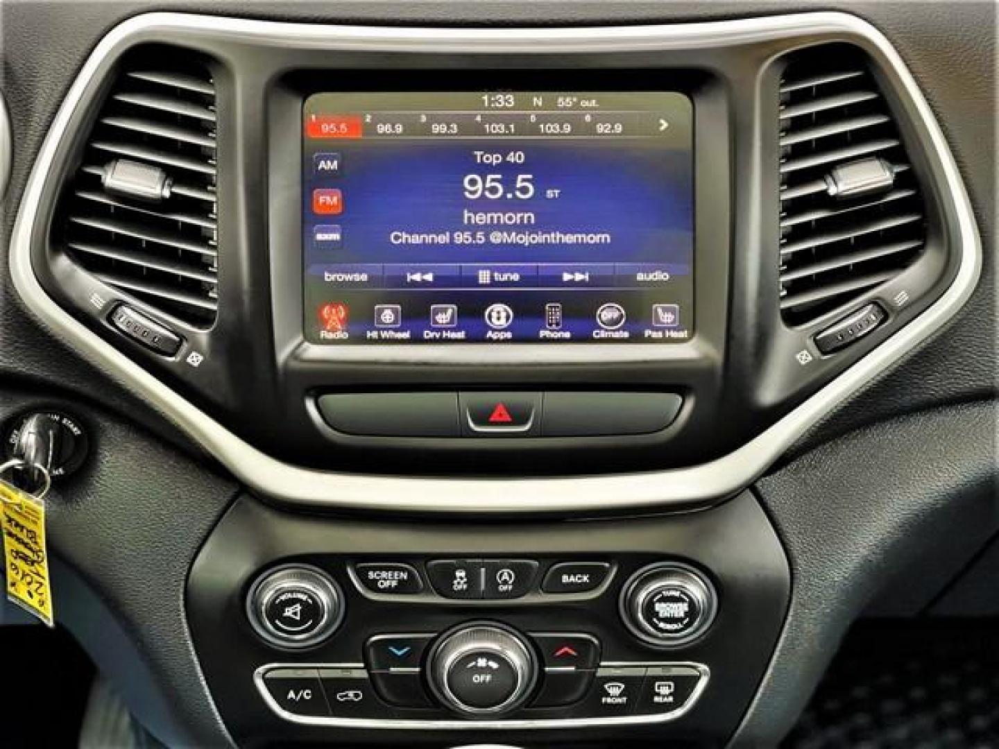 2016 WHITE JEEP CHEROKEE TRAILHAWK (1C4PJMBBXGW) with an L4,2.4L(144 CID),SOHC engine, AUTOMATIC transmission, located at 14600 Frazho Road, Warren, MI, 48089, (586) 776-3400, 42.485996, -82.974220 - Photo#14