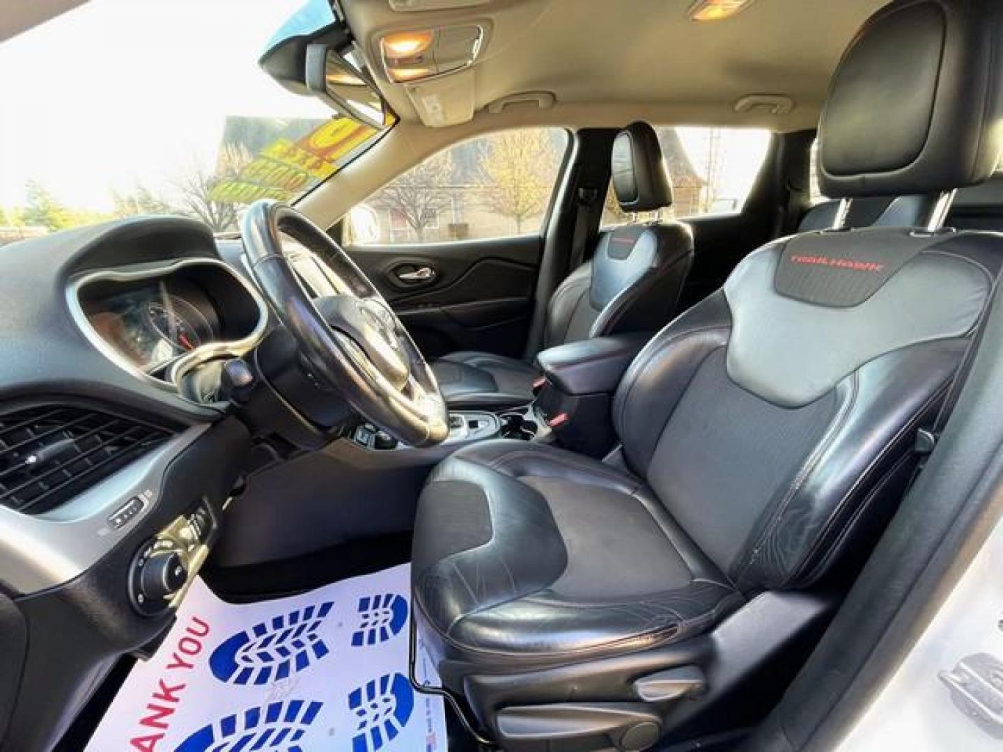 2016 WHITE JEEP CHEROKEE TRAILHAWK (1C4PJMBBXGW) with an L4,2.4L(144 CID),SOHC engine, AUTOMATIC transmission, located at 14600 Frazho Road, Warren, MI, 48089, (586) 776-3400, 42.485996, -82.974220 - Photo#7
