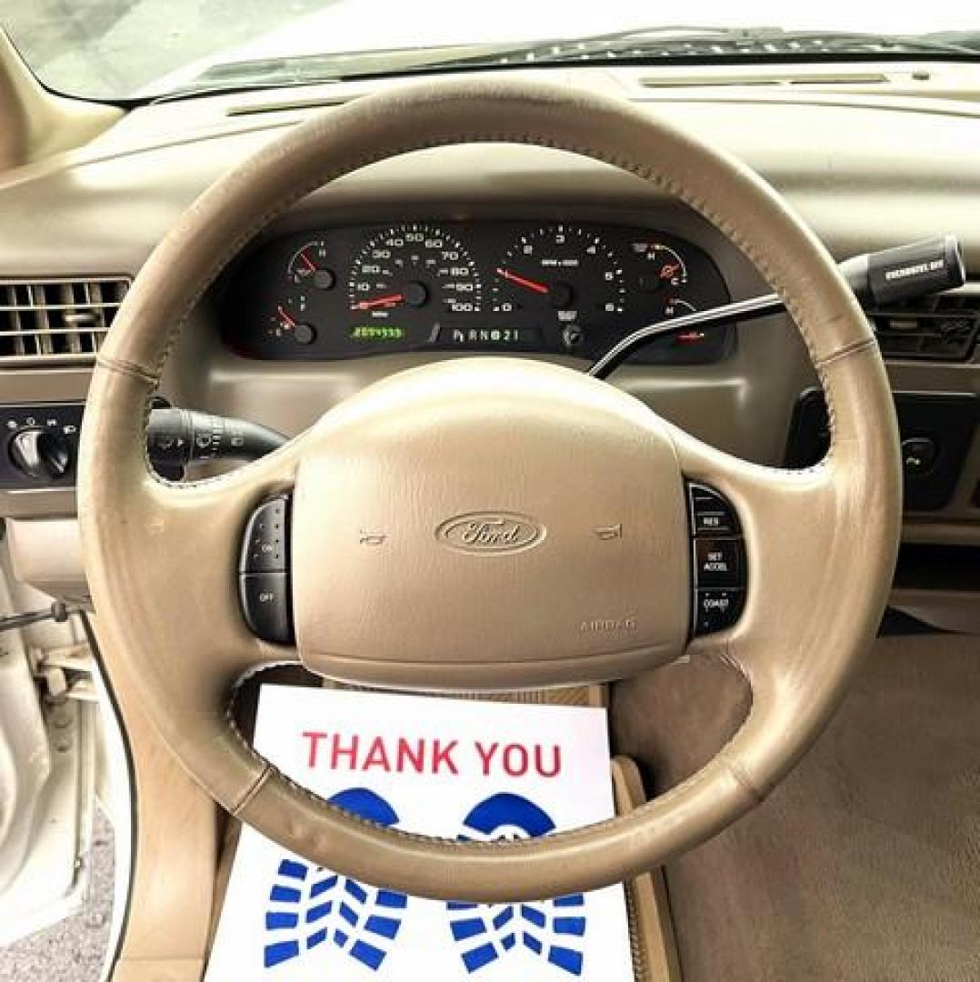 2002 WHITE FORD F-250 SUPER DUTY (1FTNW21L42E) with an V8,5.4L(330 CID),SOHC engine, AUTOMATIC transmission, located at 14600 Frazho Road, Warren, MI, 48089, (586) 776-3400, 42.485996, -82.974220 - Photo#9