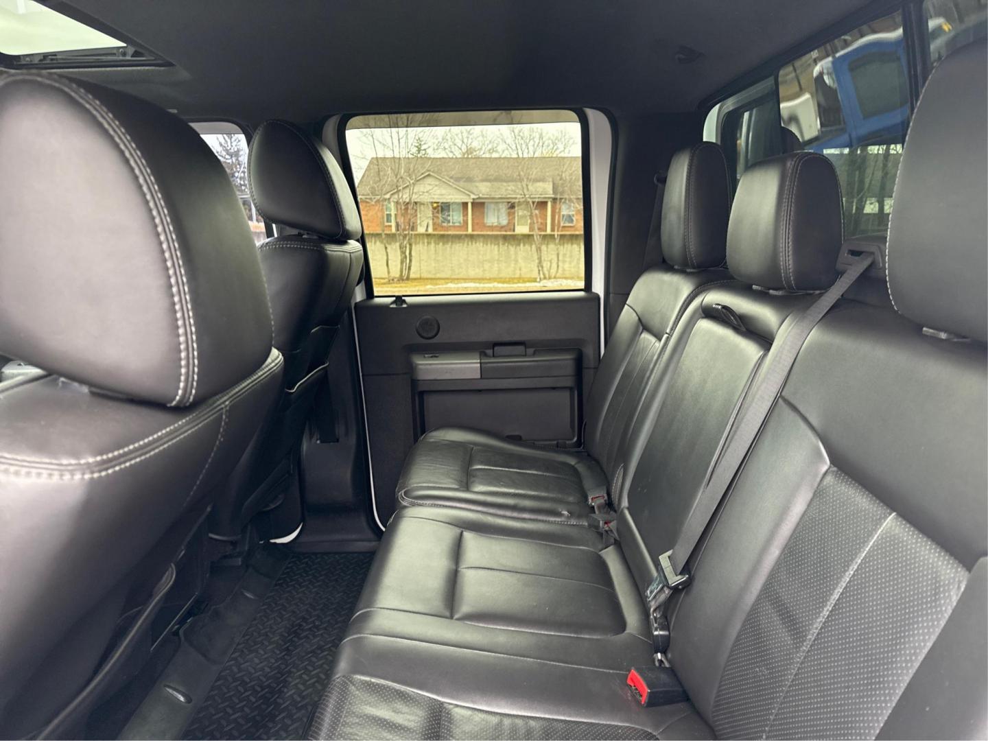 2011 WHITE FORD F-250 SUPER DUTY LARIAT (1FT7W2BT5BE) with an V8,6.7L(406 CID),OHV engine, AUTOMATIC transmission, located at 14600 Frazho Road, Warren, MI, 48089, (586) 776-3400, 42.485996, -82.974220 - Photo#9